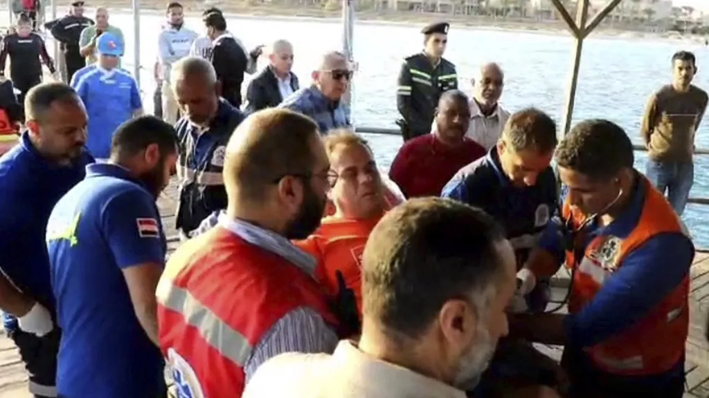 Egypt: 5 more rescued after tourist yacht sank in Red Sea