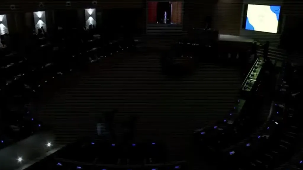 Blackout hit Zimbabwe parliament during budget speech