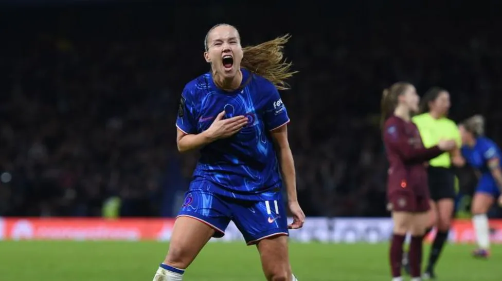 Chelsea go top of WSL with statement win over Man City