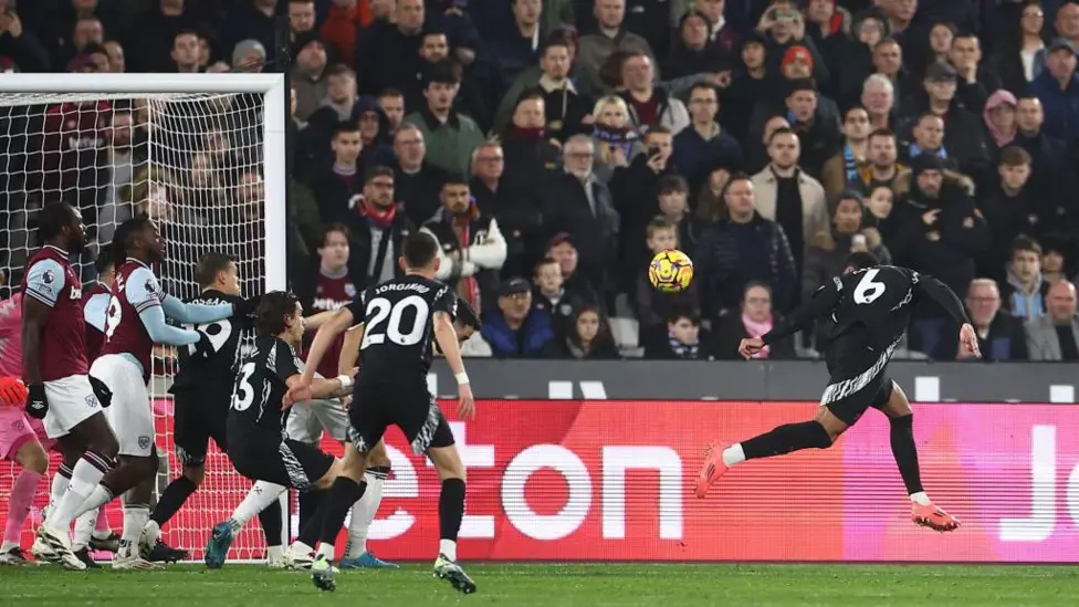 Arsenal thrash West Ham 5-2 to go second