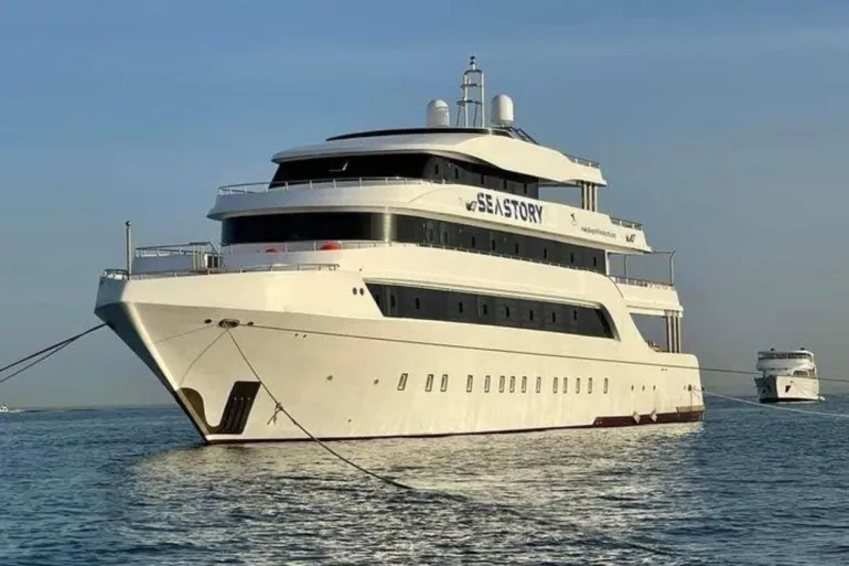 Egypt’s tourist boat sinks off Red Sea, 17 missing