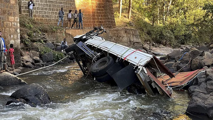 Ethiopia: truck crashes into river, killing dozens