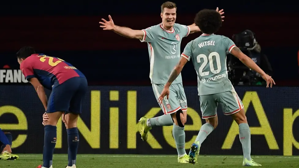 Atletico grab late winner at Barcelona to go top of La Liga