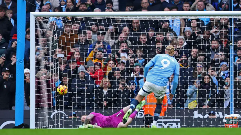 Haaland penalty saved as Man City held by Everton
