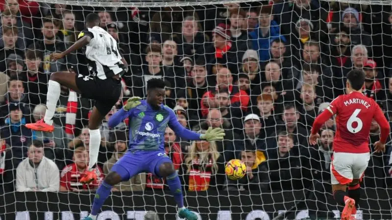 Newcastle beat Manchester United at Old Trafford