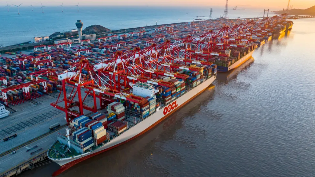 Trump considers 10% tariff on China from February