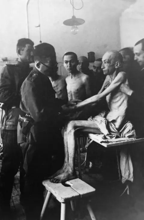 Getty Images A Russian army doctor examines an Auschwitz survivor at the camp