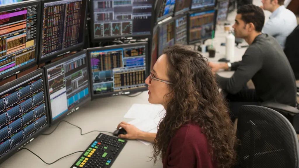 Pound falls to lowest in over a year as borrowing costs soar