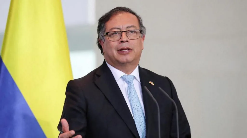 Trump imposes 25% tariffs on Colombia as deported migrant flights blocked