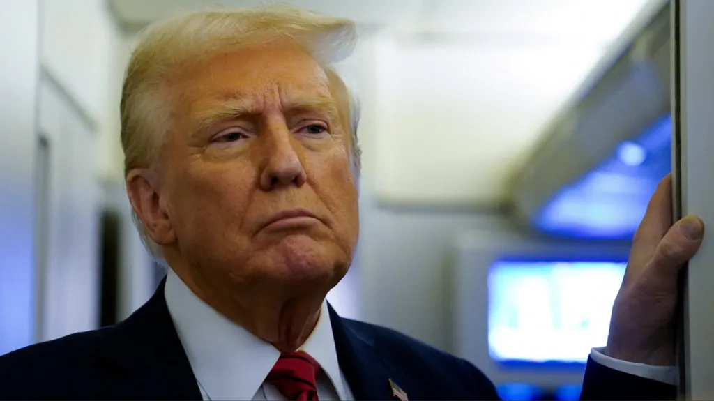 Trump signs orders focused on reshaping US military