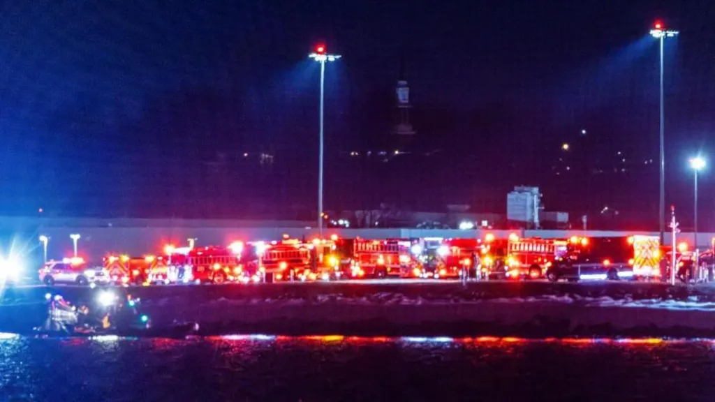 Passenger jet and Army helicopter collide and crash in Washington DC