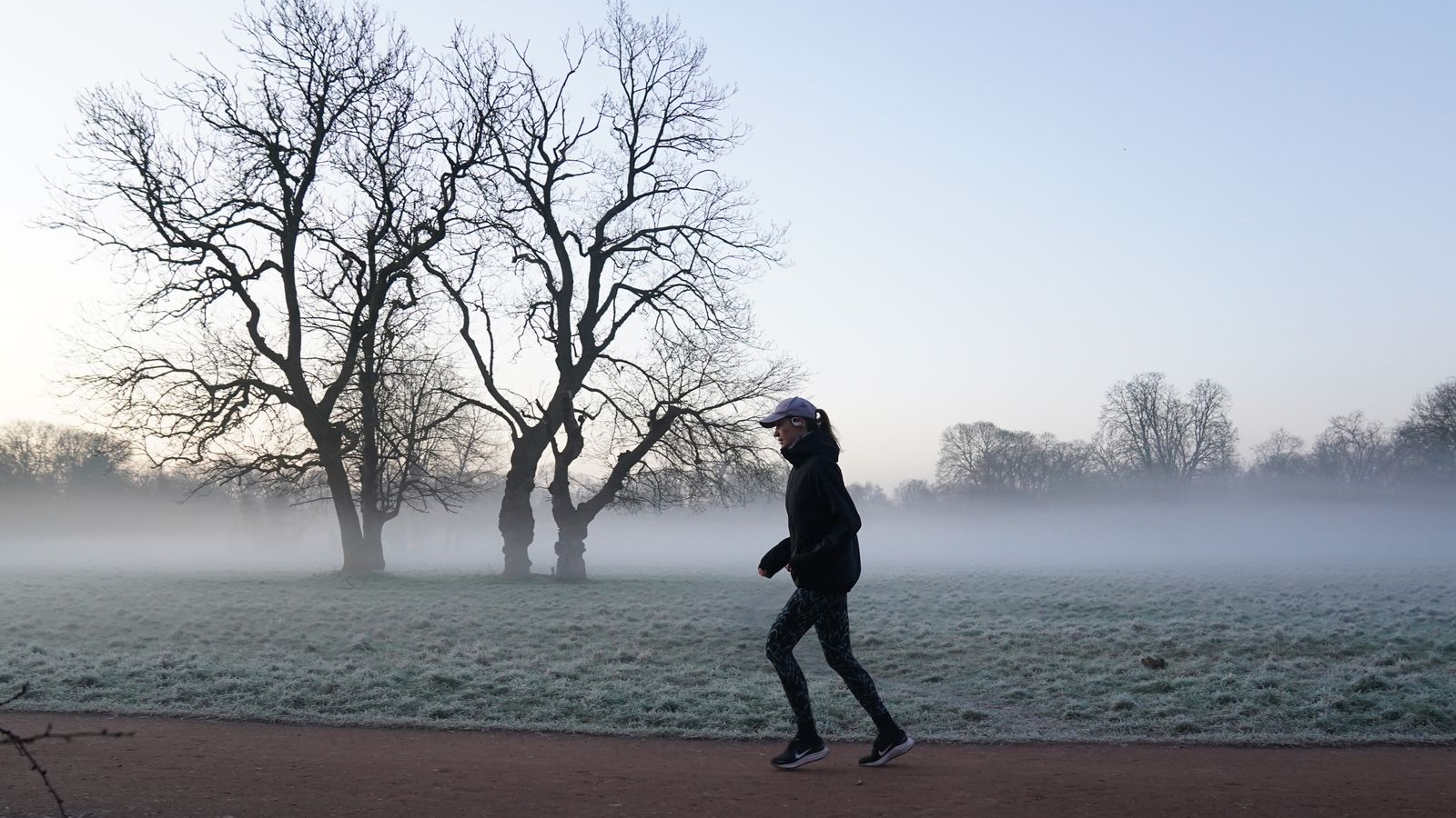 UK weather: Cold snap on the way as temperatures set to plummet to -7C and health alerts issued